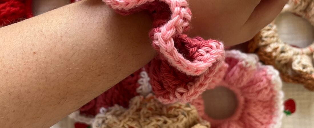 10 Minute Basic Crochet Scrunchie Pattern