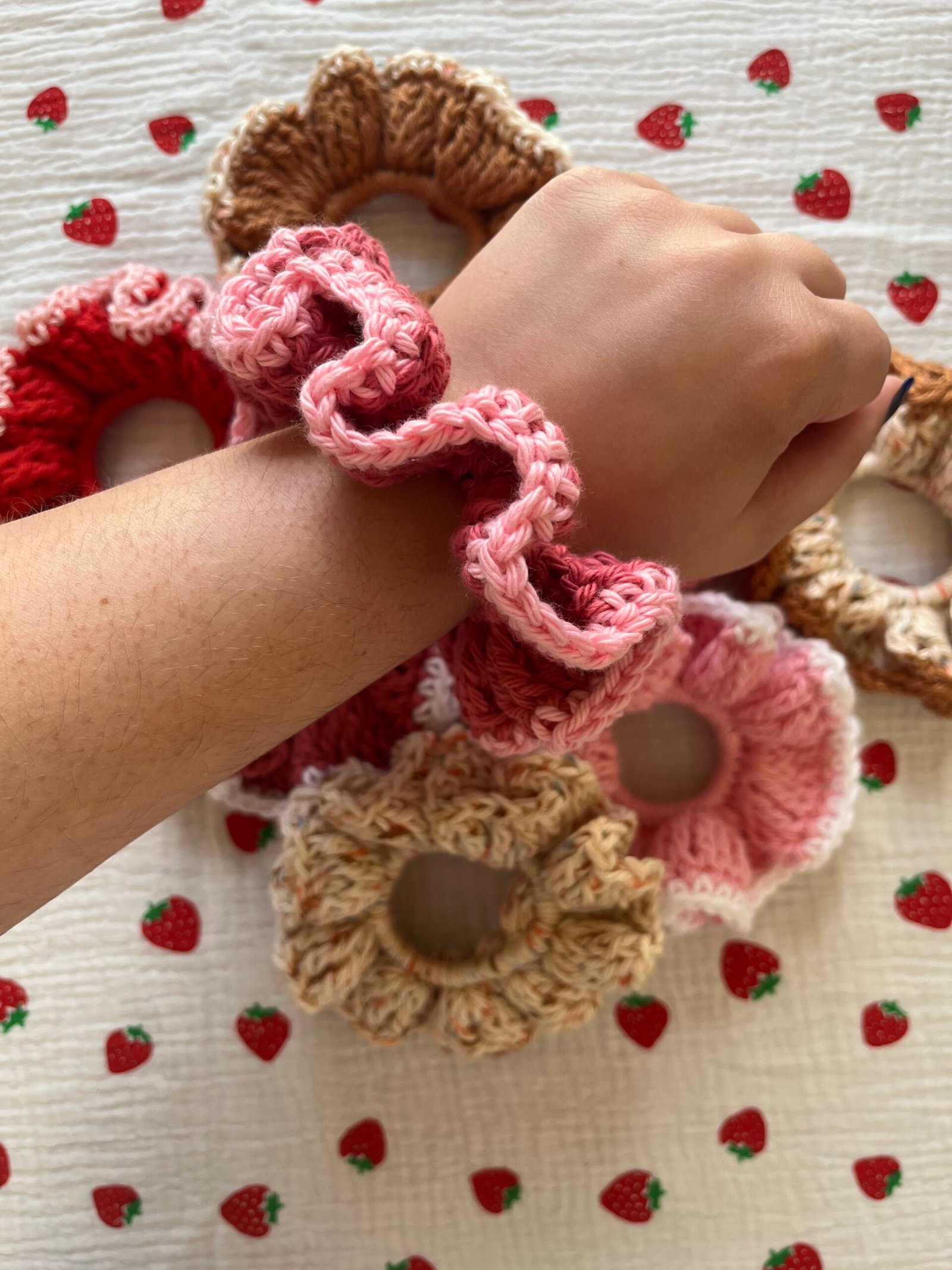 10 Minute Basic Crochet Scrunchie Pattern